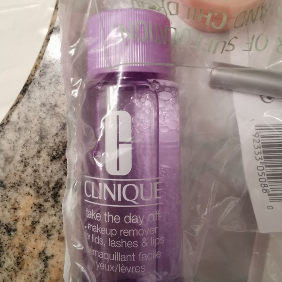 Brand new Clinique bundle 6 piece - Picture 3 of 10